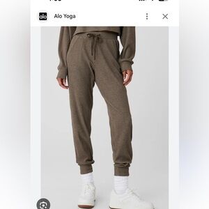 Alo Yoga Muse Sweatpants
Olive Tree Heather 
Size Large